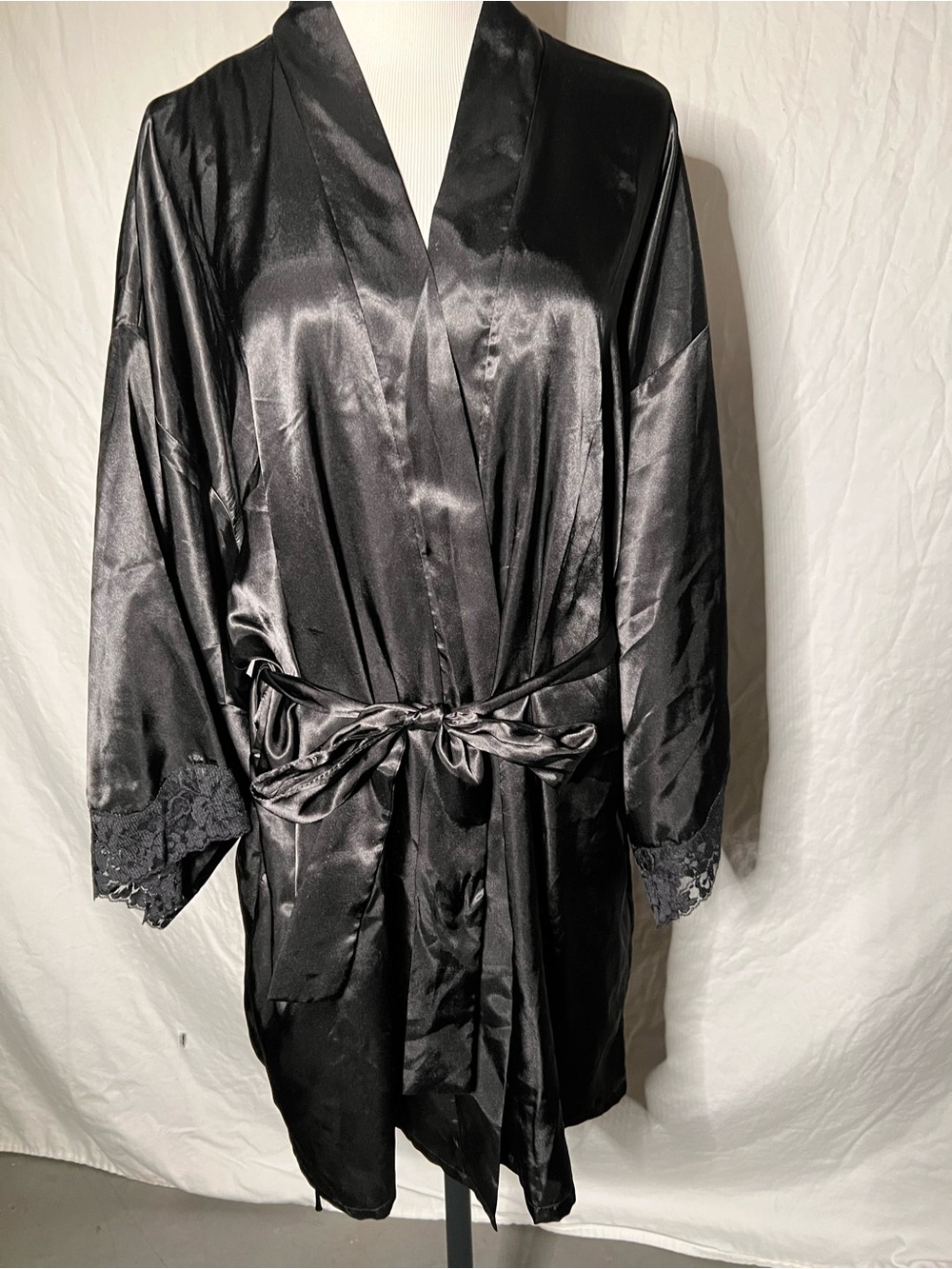 Torrid 2 (2X) Black Satin Lace-Trim Robe - Women's Intimates - Picture 6 of 7